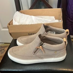 Women Sperry casual low Chukka